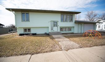 313 9th St, Chinook, MT 59523