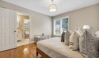 924 Forest Lake Ct, Ballwin, MO 63021