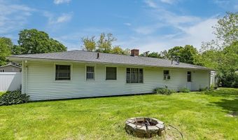 8 Andover Rd, Beverly, MA 01915