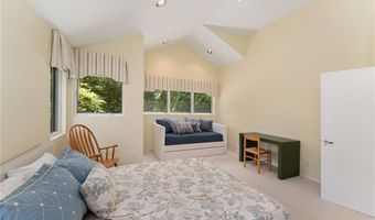 125 Woodruff Ave, Narragansett, RI 02882