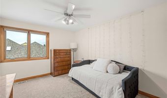 201 11th St NW, Altoona, IA 50009