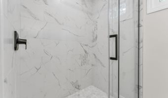 11 W Park Ave, Belford, NJ 07718