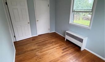 42 Greenway Dr, Bristol, RI 02809
