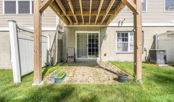 2 Dogwood Ct 2, Middlebury, CT 06762