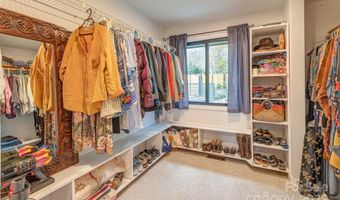 1 Parkway Loop Rd, Asheville, NC 28803