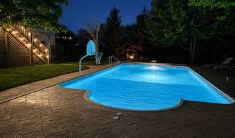 3 BLACKWOLF Ct, Algonquin, IL 60102