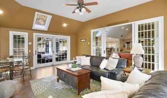 10 Barrington Dr, Bedford, NH 03110