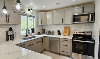 145 Penn Forest Trl, Albrightsville, PA 18210