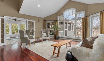 140 RIVER Dr, Appleton, WI 54915