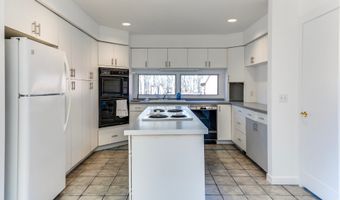 28 Pepperidge Ln, Amagansett, NY 11930