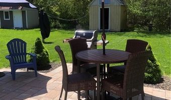 15 Deangelis Dr, Narragansett, RI 02882