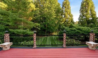 10 Lovegreen Ln, East Greenwich, RI 02818