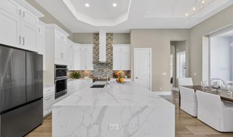 638 MANNS HARBOR Dr, Apollo Beach, FL 33572