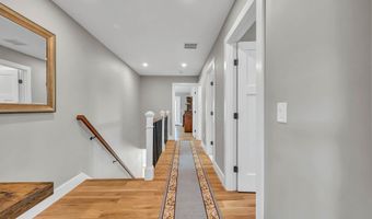 21 Lakeview Rd, Brookfield, CT 06804