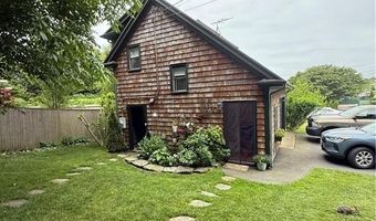 141 Coggeshall Ave, Newport, RI 02840