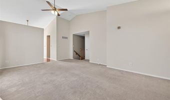 812 Whispering Village Cir, Ballwin, MO 63021
