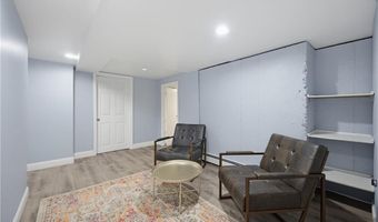 34 Foxhill Ave, Bristol, RI 02809