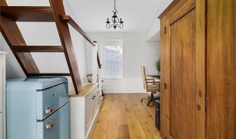 131 Eustis Ave, Newport, RI 02840