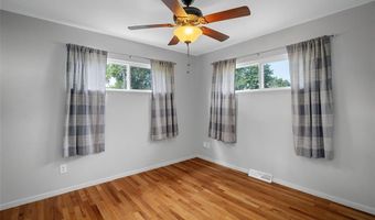 236 Hillcrest Blvd, Ballwin, MO 63021