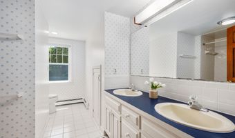 91 Allyn Ln, Barnstable, MA 02630