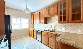 5241 Colodny Dr 403, Agoura Hills, CA 91301