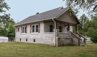 703 Johnson Ave, Ava, MO 65608