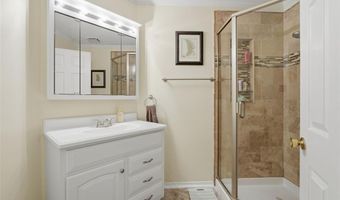 130 Holly Garden Dr, Ballwin, MO 63021