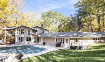 7160 River Valley Dr SE, Alto, MI 49302