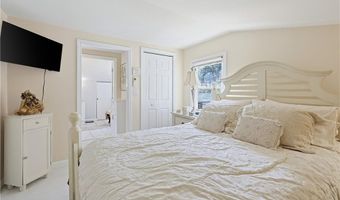 33 Airy Acres Dr, Glocester, RI 02814