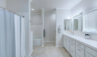 1923 Eastridge Dr, Arkansas City, KS 67005