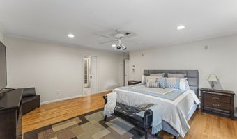 4 Quail Run Dr, Danbury, CT 06811