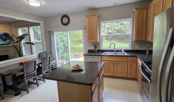 14 Parkside Ct 14, Algonquin, IL 60102