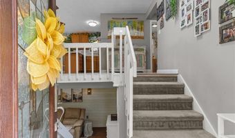 68 Everglade Ave, Warwick, RI 02886