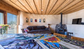 20 First St, Carson, NM 87517