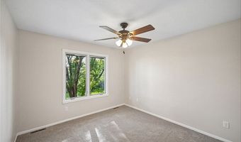 2205 Country Cove Ln, Altoona, IA 50009