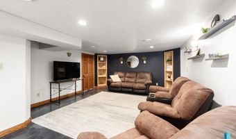 201 S 5th Ave, Brandon, SD 57005