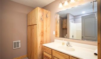 1004 Thomas Dr NE, Alexandria, MN 56308