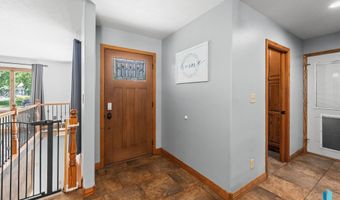 201 S 5th Ave, Brandon, SD 57005