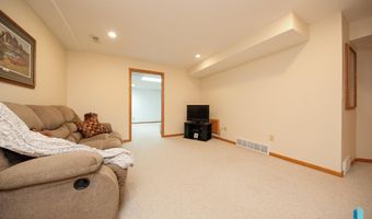 48224 266th St, Brandon, SD 57005