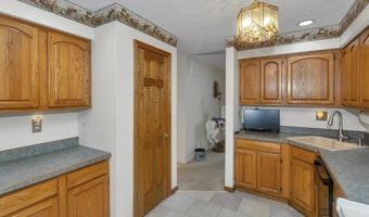 111 Cottonwood Ln, Agawam, MA 01001