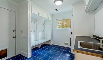 3999 Edmonton Ct, Ann Arbor, MI 48103