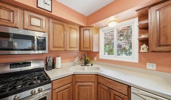 2943 Lee Marie Dr, Adrian, MI 49221