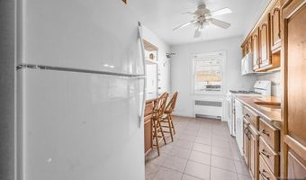 6 Gainesborough 1B, River Edge, NJ 07661
