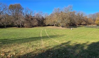 701 6th St, Baldwin City, KS 66006