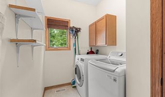 201 11th St NW, Altoona, IA 50009