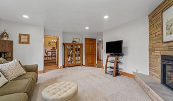 1960 PALISADES Dr, Appleton, WI 54915