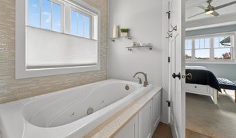 5039 W RED BARN Ct, Appleton, WI 54913