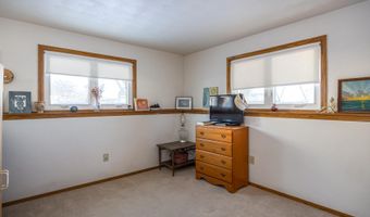 3200 S HUCKLEBERRY Ln, Appleton, WI 54915