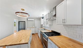 32 Richmond St 1, Bristol, RI 02809