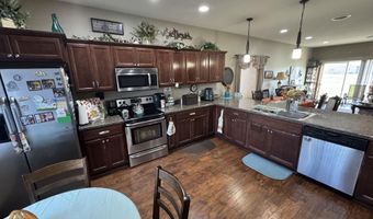 1702 Miller Ln, Aberdeen, SD 57401